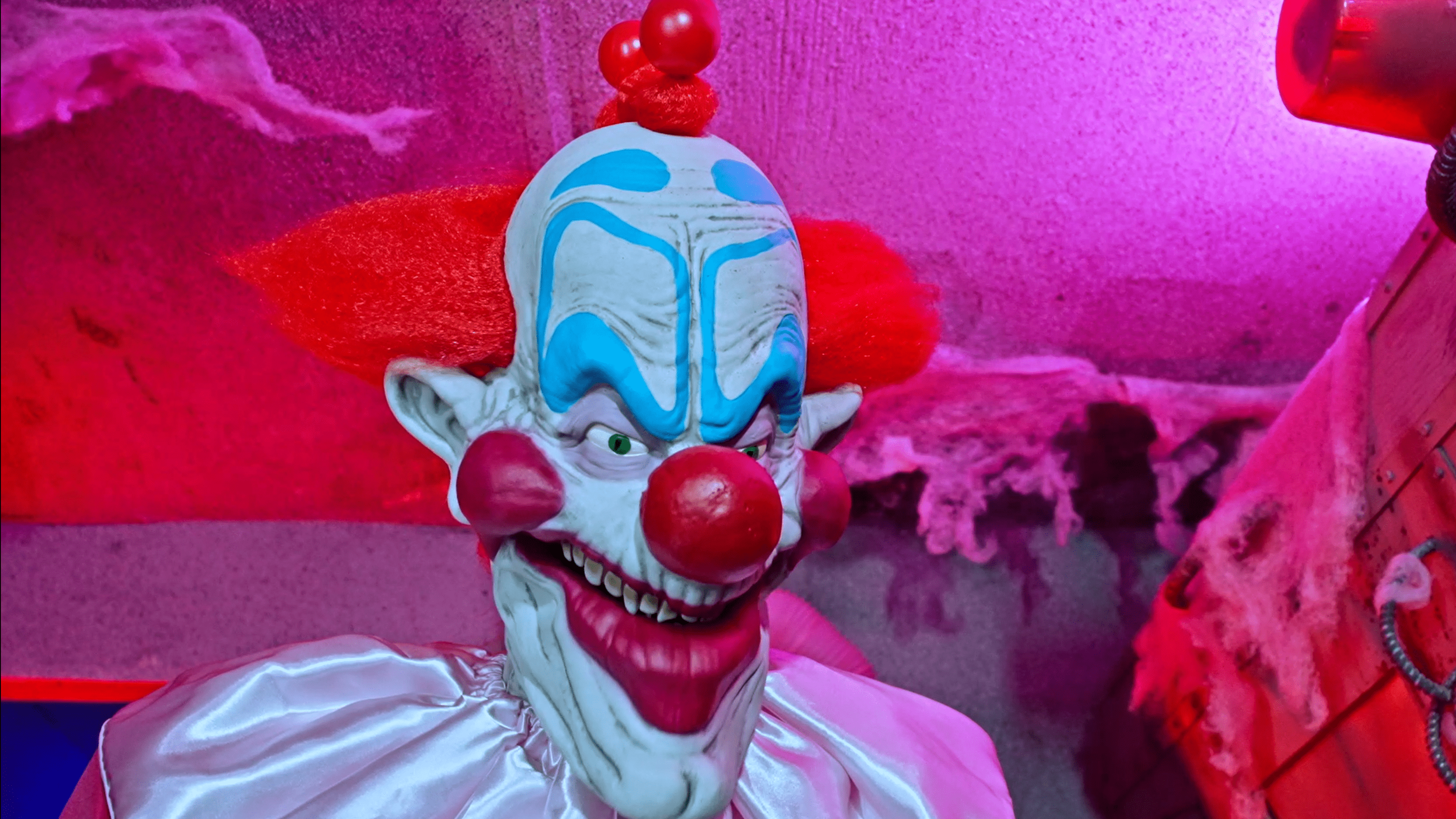 Amazon.com: Spirit Halloween Killer Klowns from Outer Space 7.2 Ft